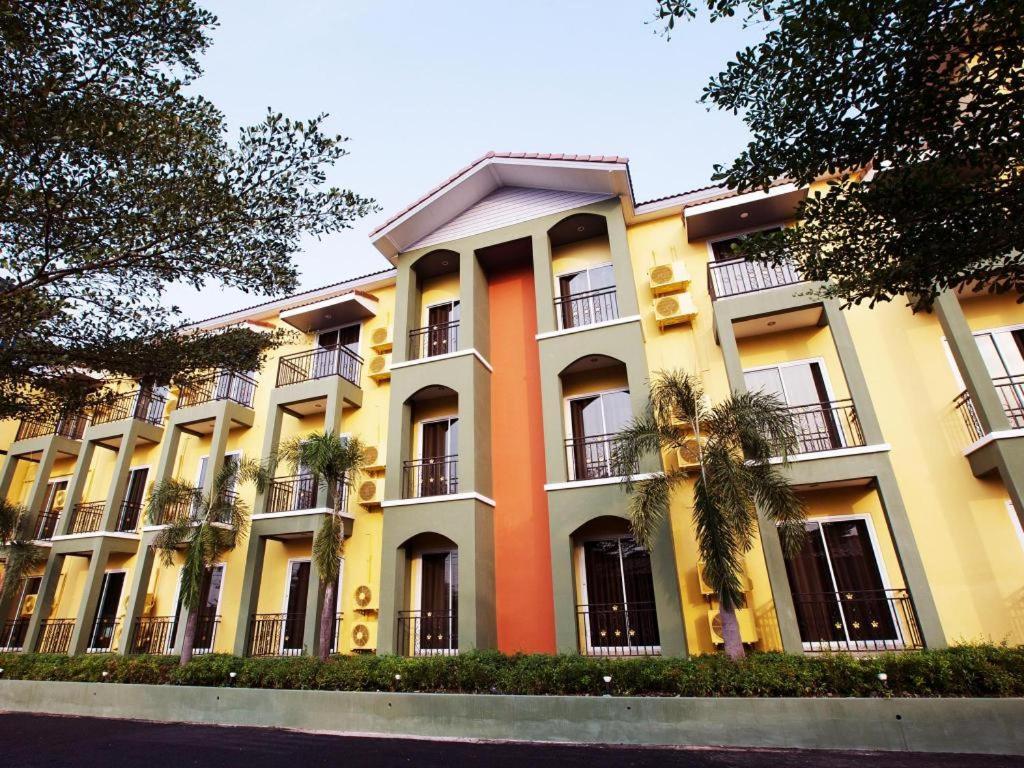 B2 Buriram Boutique And Budget Hotel Экстерьер фото