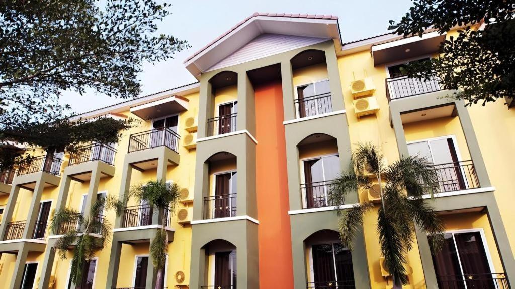 B2 Buriram Boutique And Budget Hotel Экстерьер фото